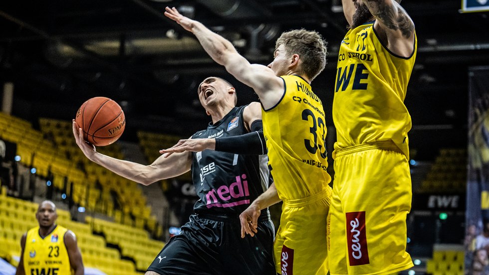 Offensivfeuerwerk in Oldenburg: medi gewinnt mit 111:95 bei den EWE Baskets