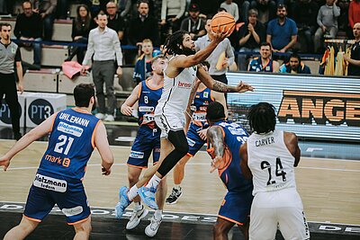 Buzzerbeater-Dreier bringt BBC den Sieg