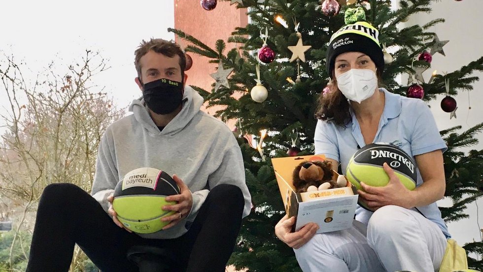 Bastian Doreth besucht die Kinderklinik am Klinikum Bayreuth