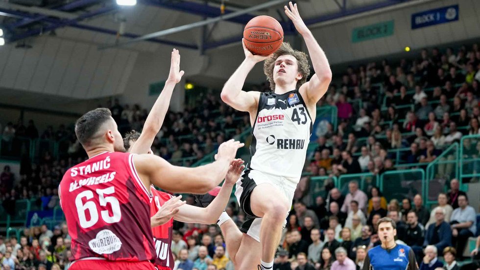 32. Frankenderby: medi bayreuth unterliegt den Würzburg Baskets mit 83:99