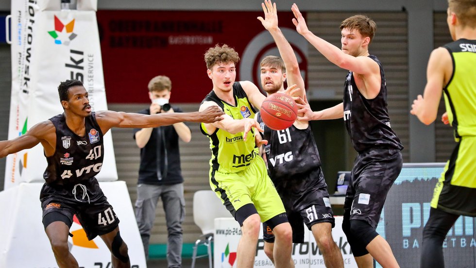 Das Dutzend ist voll! medi holt sich mit 90:83 gegen Hamburg den 12. Saisonsieg