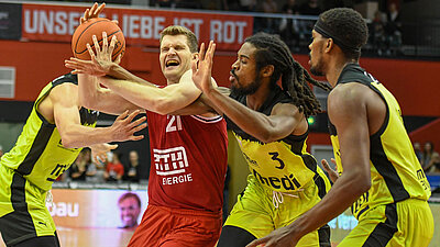 HEROES OF TOMORROW verlieren Saisonauftakt bei den JobStairs GIESSEN 46ers