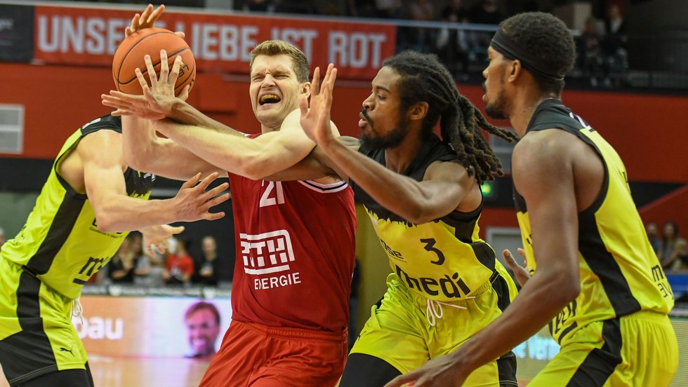 HEROES OF TOMORROW verlieren Saisonauftakt bei den JobStairs GIESSEN 46ers
