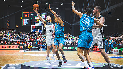 medi bayreuth verliert Gastspiel bei den NINERS Chemnitz mit 77:84