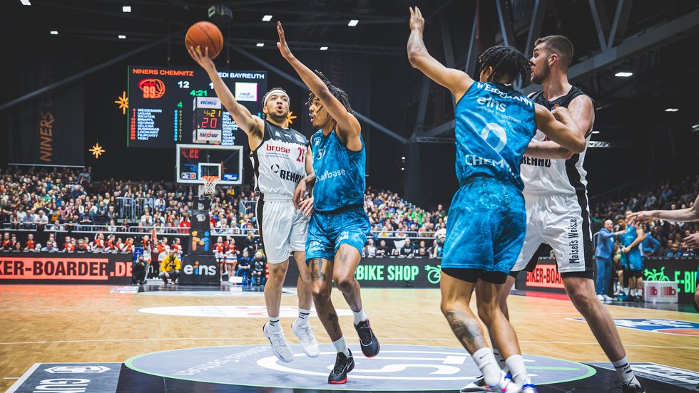 medi bayreuth verliert Gastspiel bei den NINERS Chemnitz mit 77:84