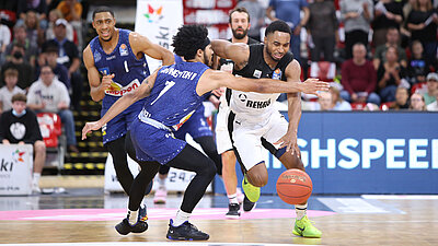Starke Teamleistung bringt 2. Saisonsieg! medi bayreuth besiegt HAKRO Merlins mit 99:77