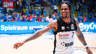 Start-Ziel-Sieg: medi holt mit 113:107 bei den SKYLINERS 1. Auswärtssieg der Saison 