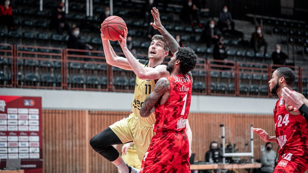 Sieg im Frankenderby! medi bayreuth holt mit 90:75 bei s.Oliver Würzburg 3. Sieg in Folge
