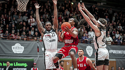 medi bayreuth unterliegt im Frankenderby bei den Würzburg Baskets nach Verlängerung