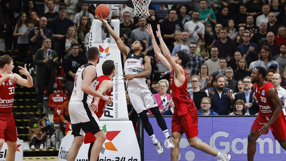 Ausverkaufte Oberfrankenhalle pusht medi bayreuth zum Derbysieg gegen Brose Bamberg