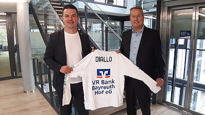Die VR Bank Bayreuth-Hof bleibt auch in der Saison 2022/23 Sponsor von medi bayreuth